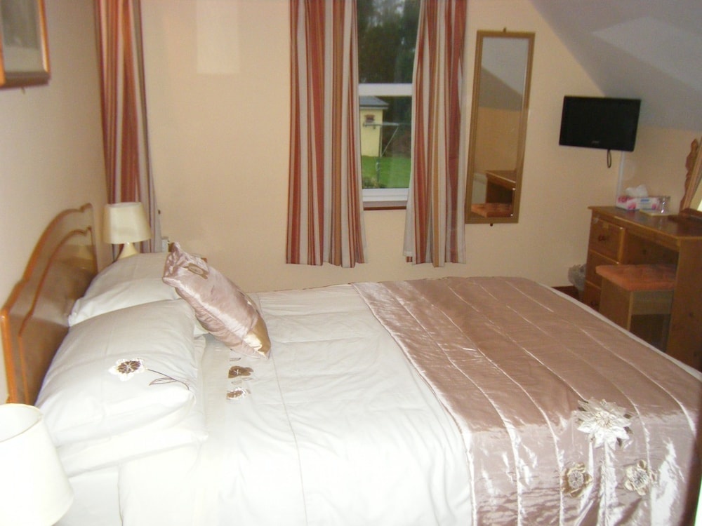 Standard Double room with garden view (full double bed)