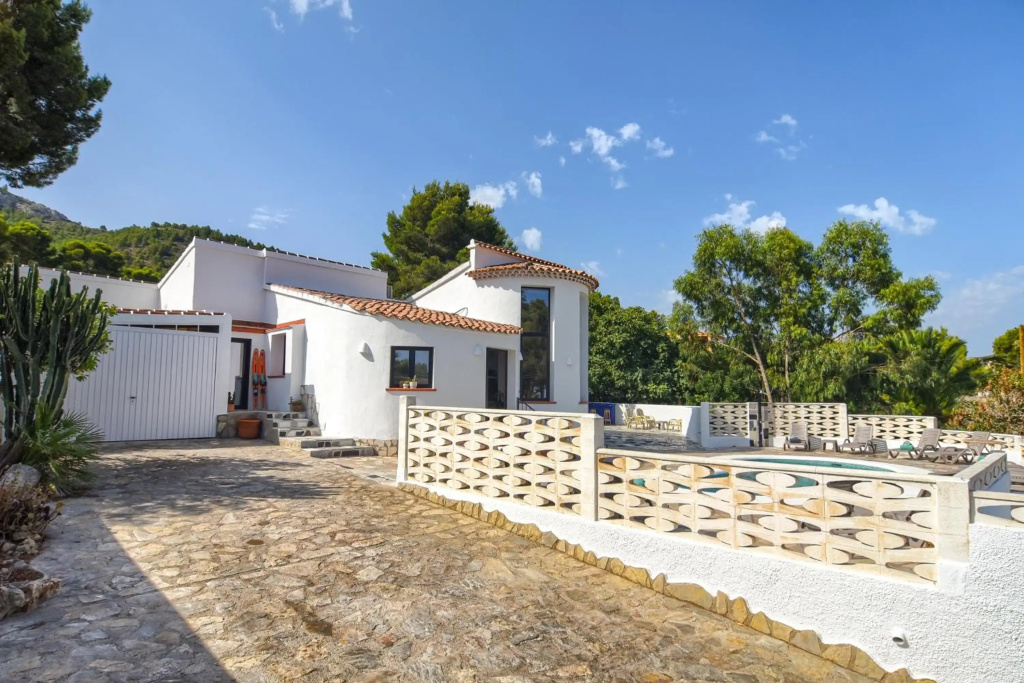 Villa for 10 with swimming pool and sea view