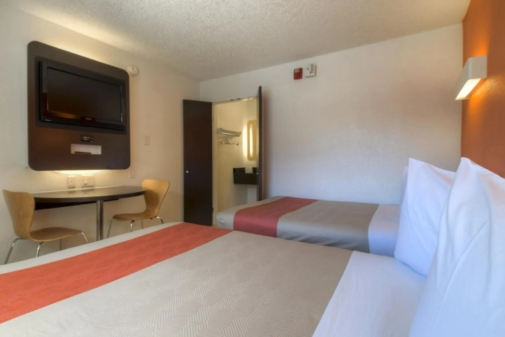 Отель Studio 6 Suites Las Vegas, NV – Tropicana в Парадайзе