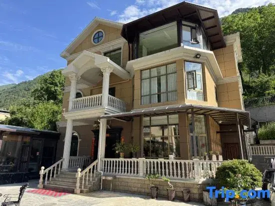 Lixian Snowy Velvet Villa Homestay (Danzha Mugou Branch)