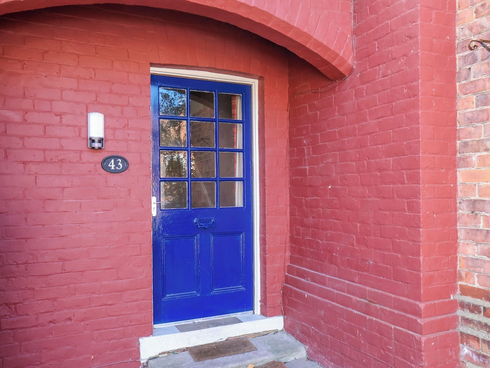 43 Springvale