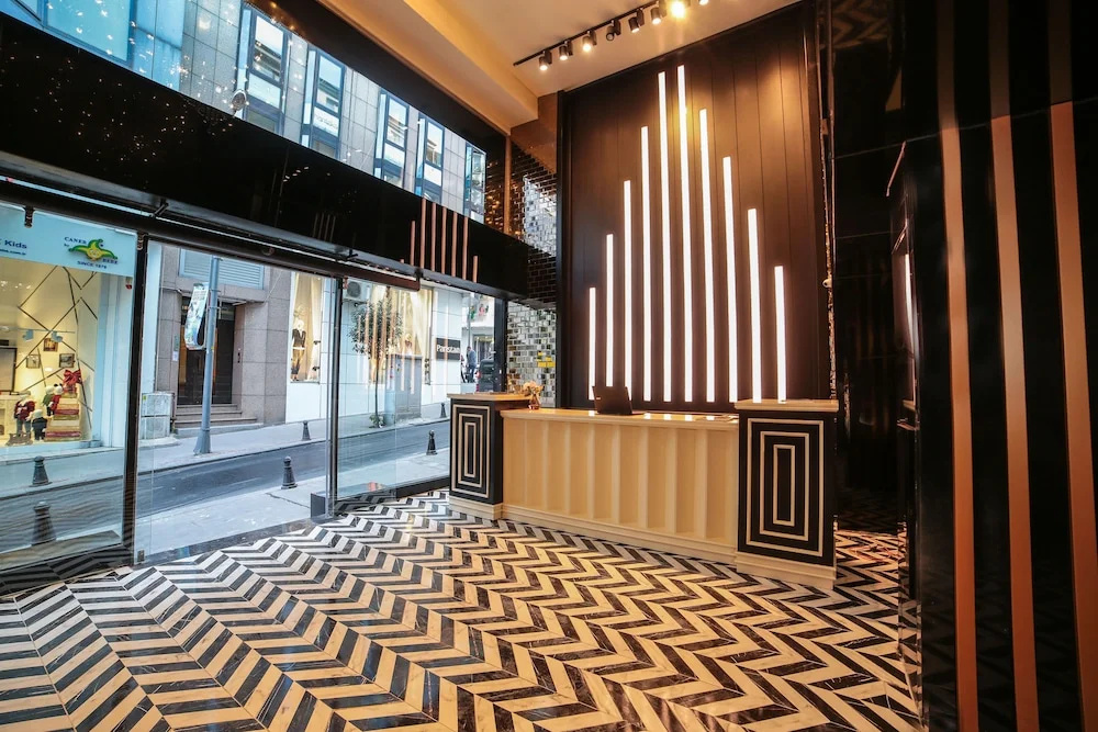 Lobby & Reception