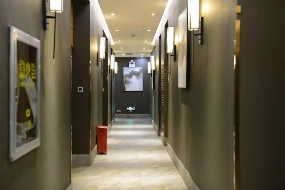 Lobby & Reception