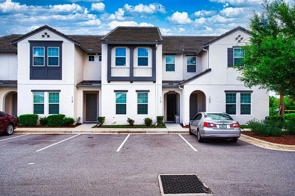 Vibrant Townhome w Private Pool, near Disney