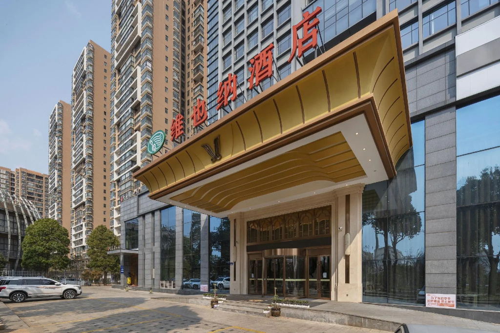 Vienna Hotel (Qujing High Speed Railway Station Wuguanyi Center)