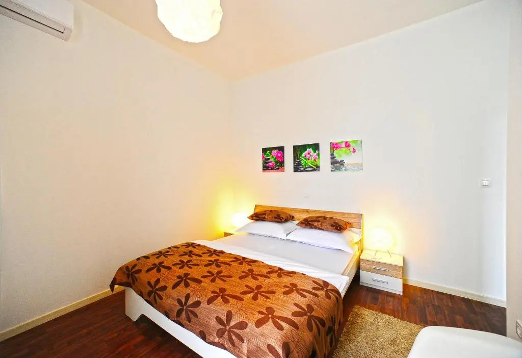 Deluxe Double room with balcony (full double bed)