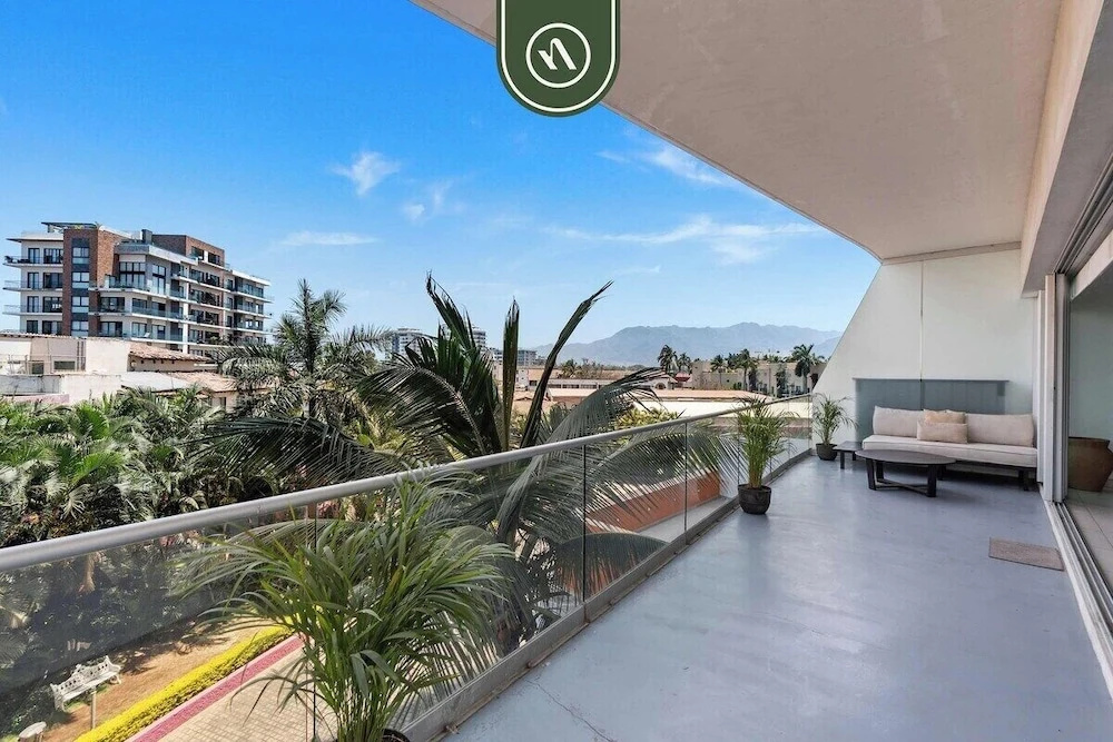 Beachfront 1 BR Condo With Multiple Pools - Gym