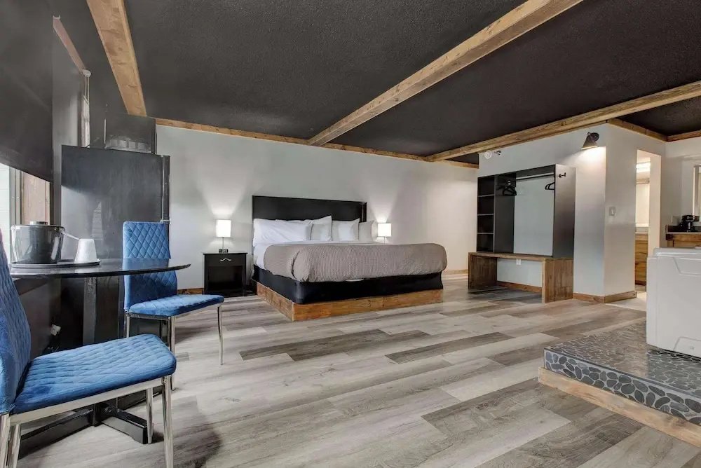 Deluxe Suite