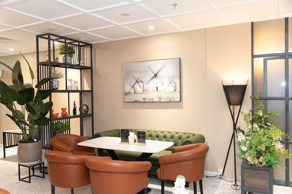 Отель Lanura Apartments and Hotel в Хошимине