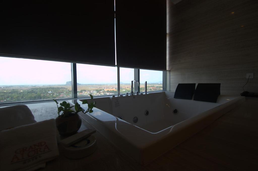 Grand Alora Hotel