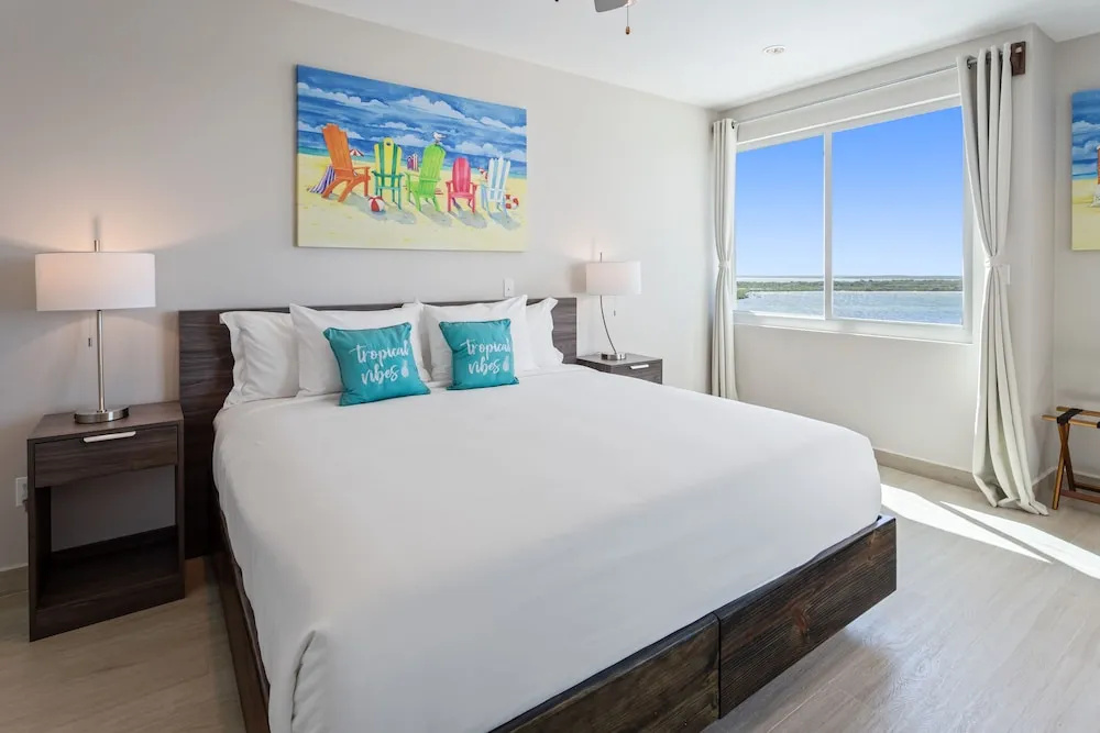 2 Bedrooms Standard room with balcony and with bay view