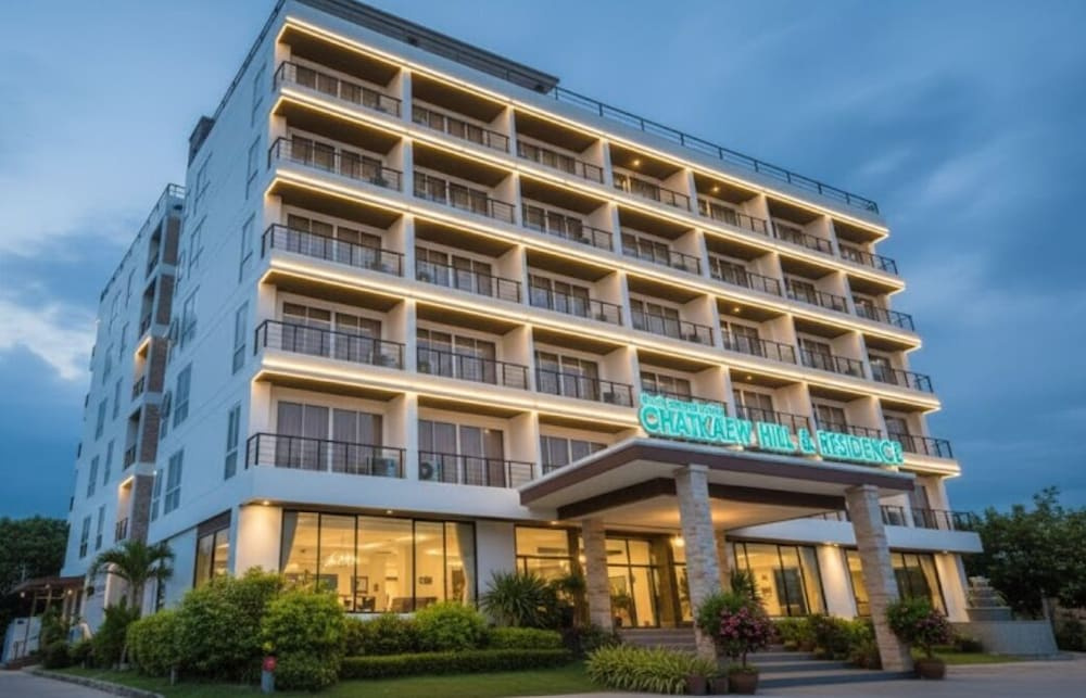 Townhouse Hillview Suites Pattaya Formerly Chatkaew Suites