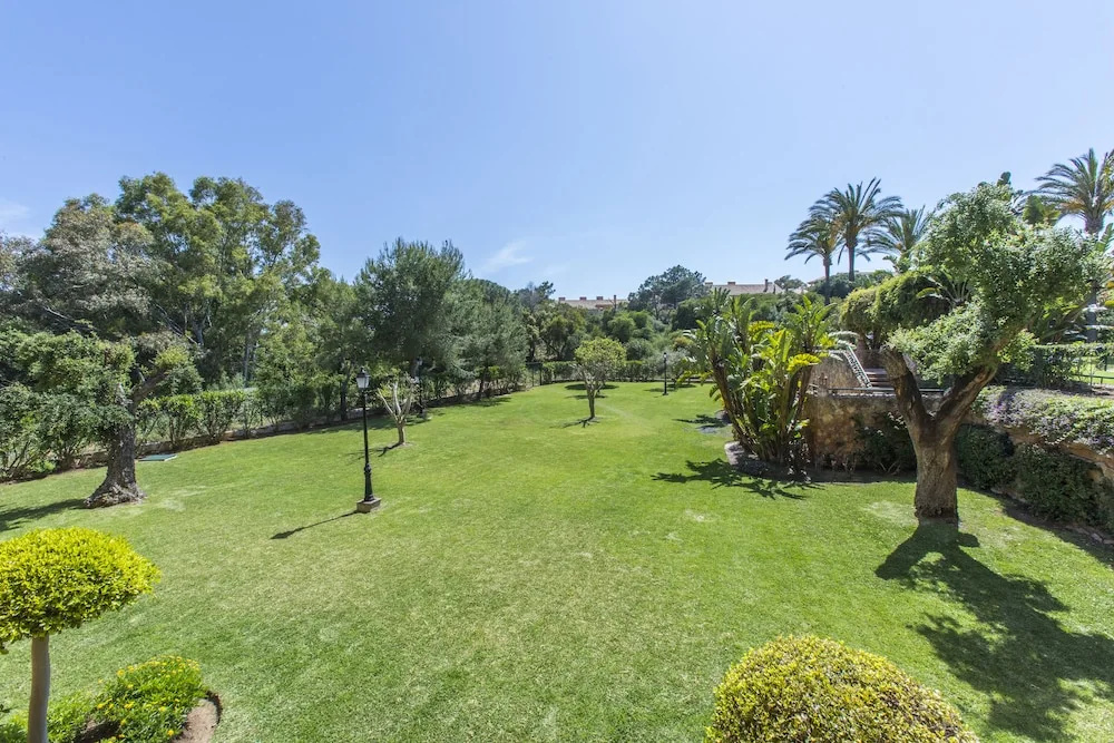 Perfect Location Between Golf and Beach
