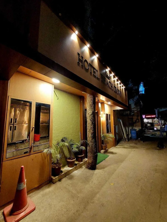 hotel beach crown juhu