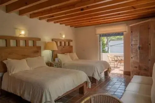 Standard Double room with balcony (full double bed)