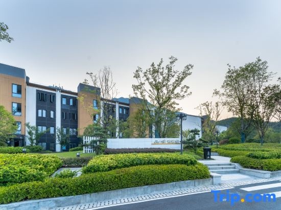 Anji Mujing Light Luxury Holiday Apartment