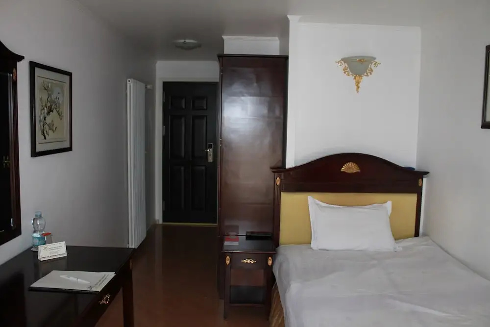 Comfort room