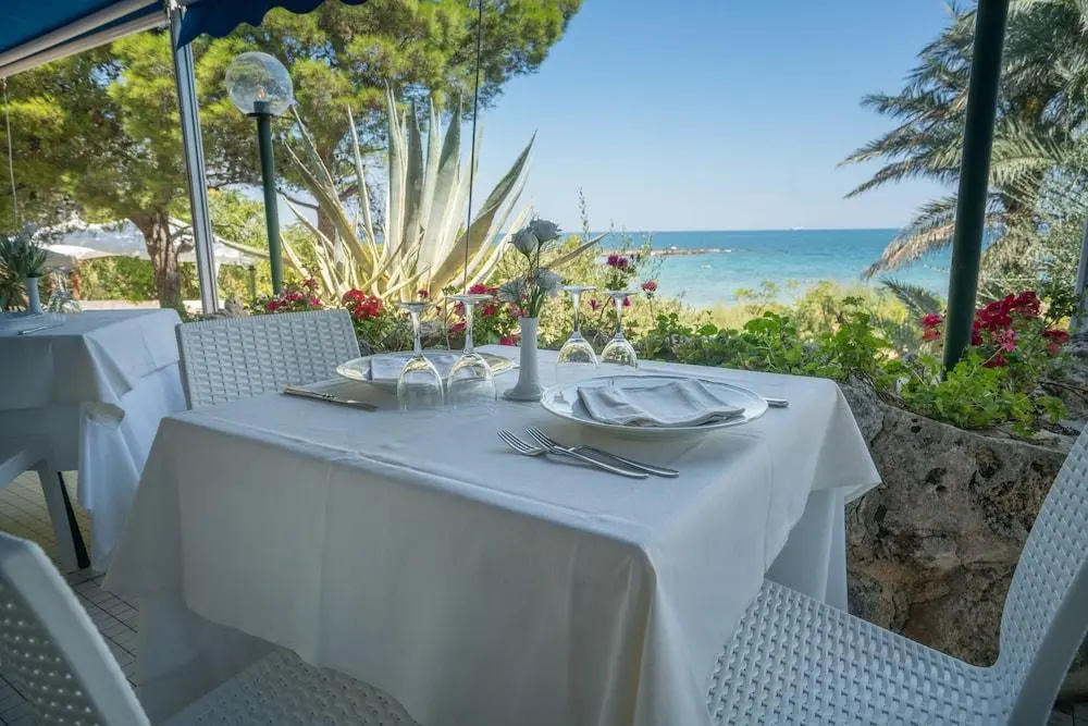 Grotta Palazzese Beach Hotel - Chambres