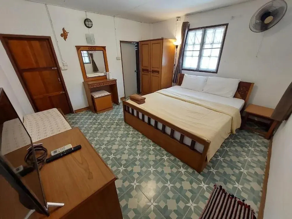 Traditional Double room (full double bed)