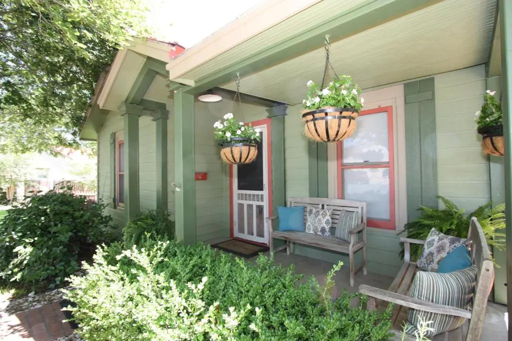 2 Bedrooms Cottage
