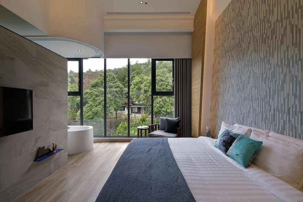 Deluxe Double room with land view (full double bed)
