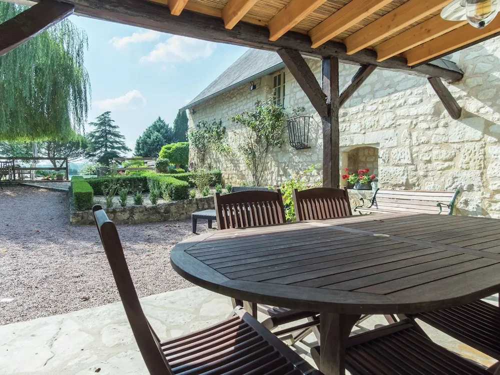 Riverside Hideaway in Cinais