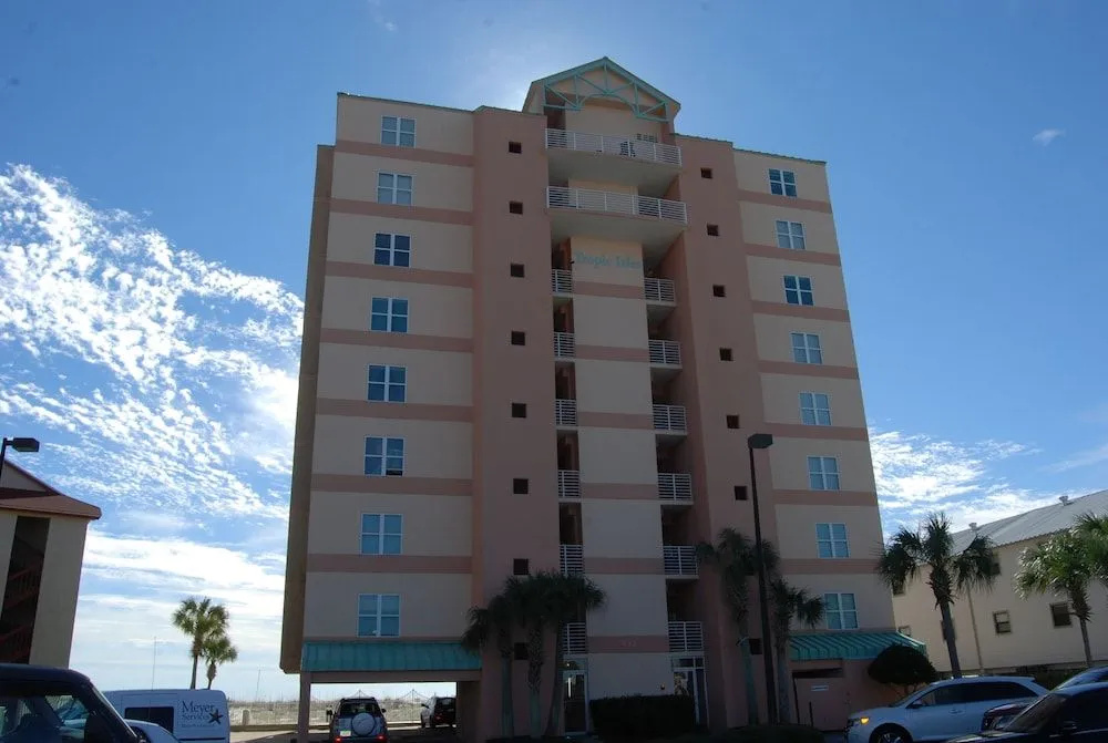 Tropic Isles 703 by RedAwning