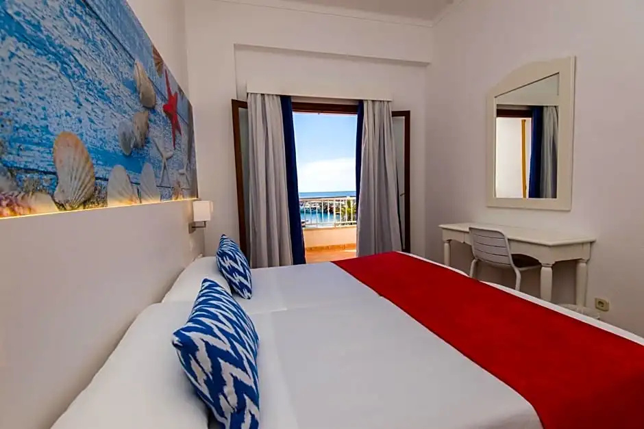 Standard room with balcony and with sea view
