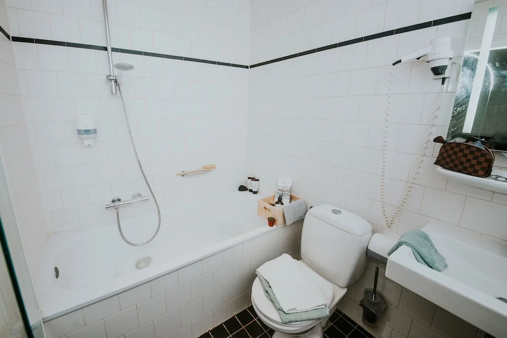 Comfort room