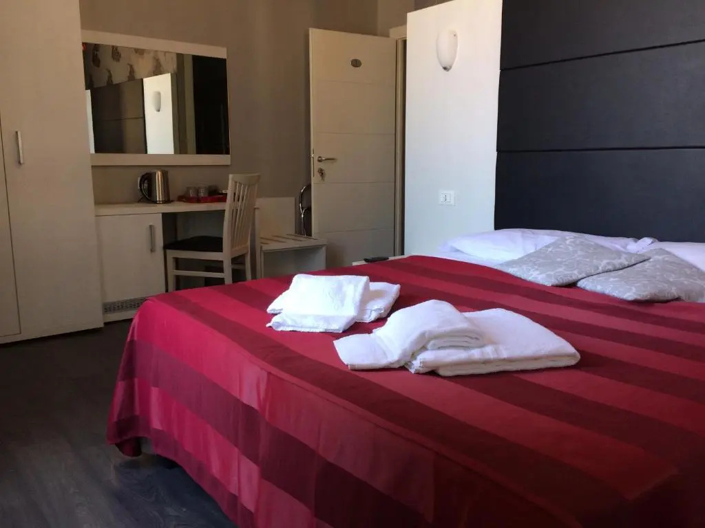 Deluxe Double room with city view (full double bed)