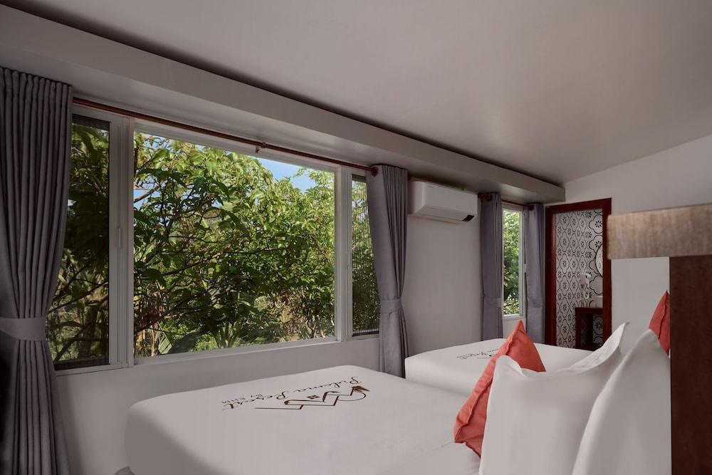 3 Bedrooms Standard Family room