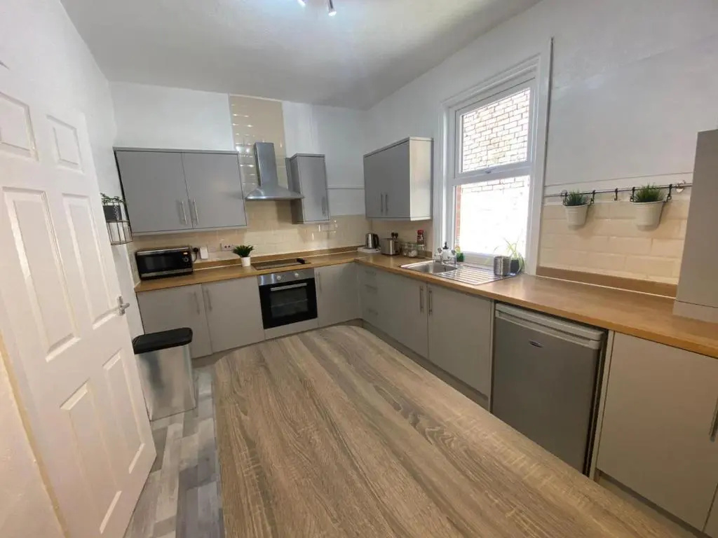 PolkaDot Winter Gardens - 2 x Large Modern Apartments, Central Blackpool