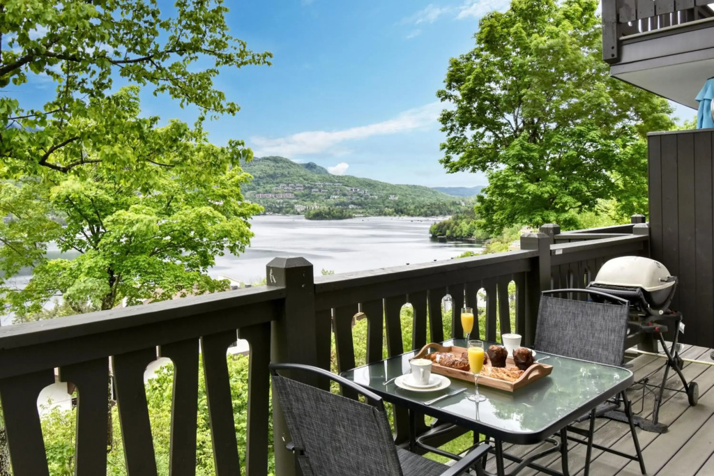 Stunning Condo - View on Lake Tremblant & Mountain