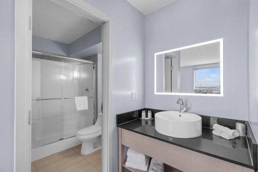 Emerald Hotel & Suites Room Type - Standard Double Room