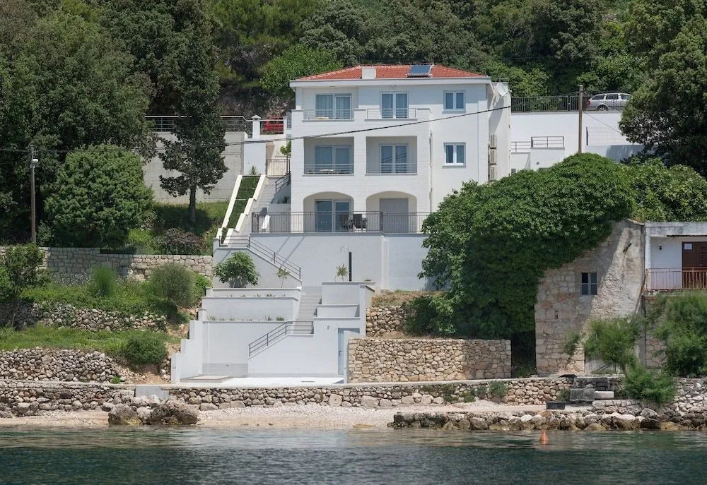 Apartments Mladen