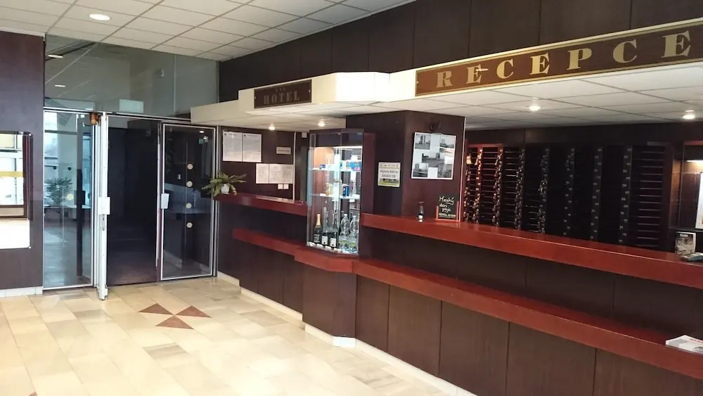 Lobby & Reception