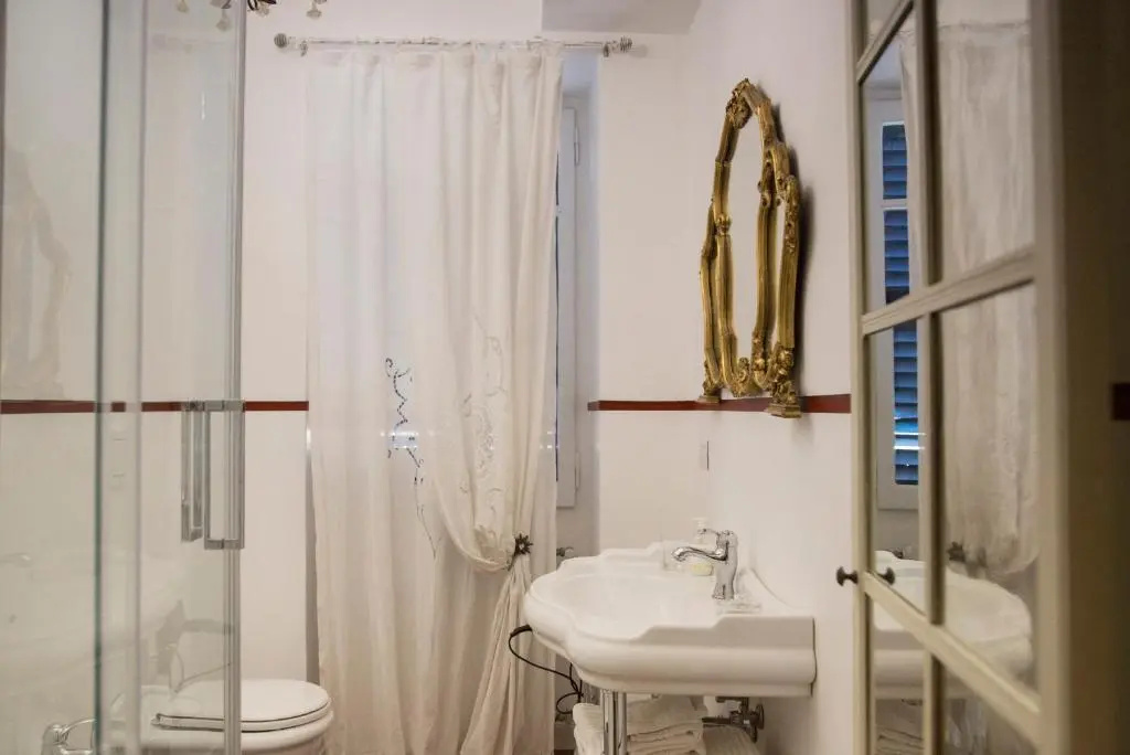Superior Double room with balcony (full double bed)