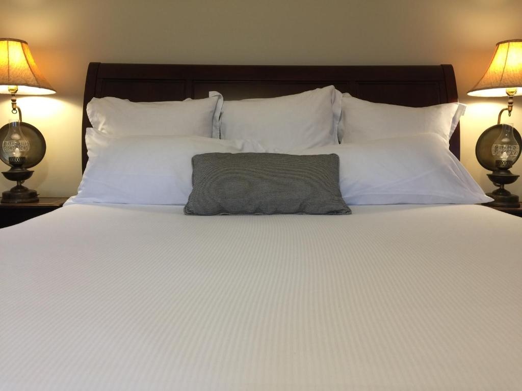 Dartmouth House Inn