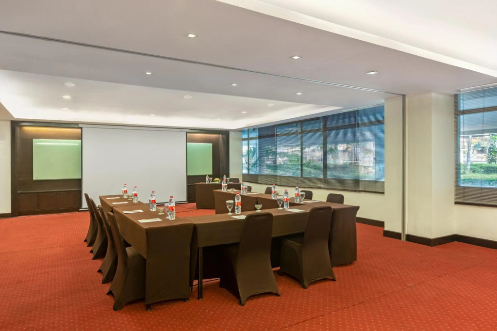Hotel Santika Bandung - фото 17