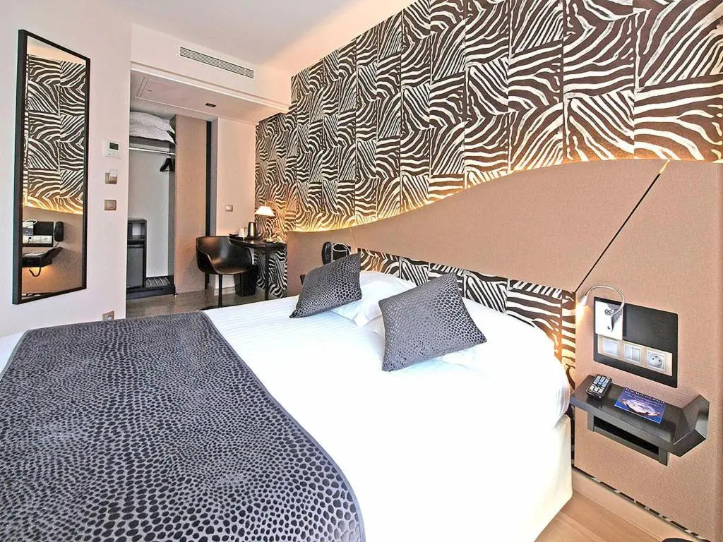 Deluxe Double room (full double bed)