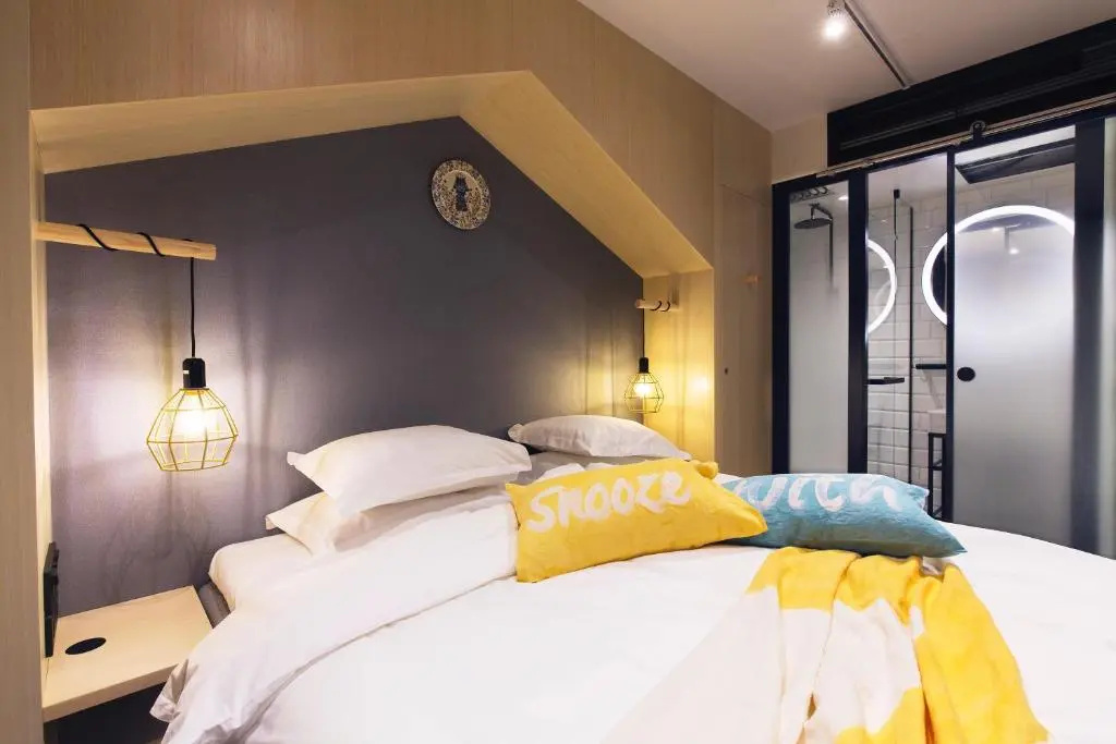 Hotel With Urban Deli - Chambres