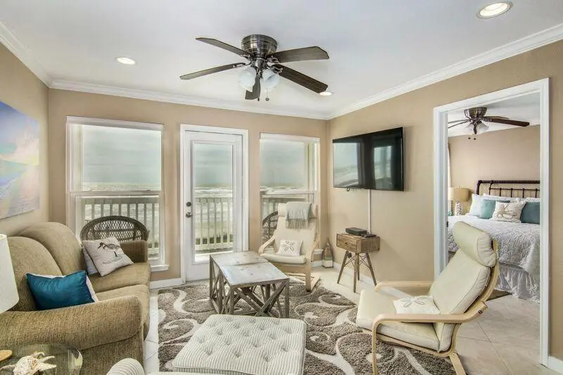 2 Bedrooms Apartment