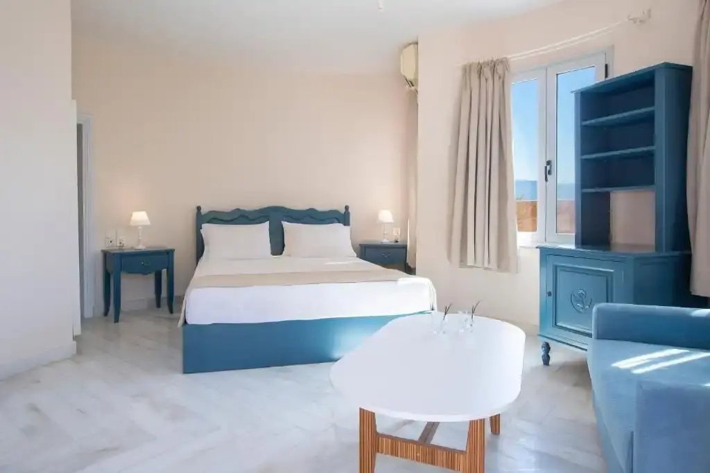 Classic Double room with partial sea view (full double bed)