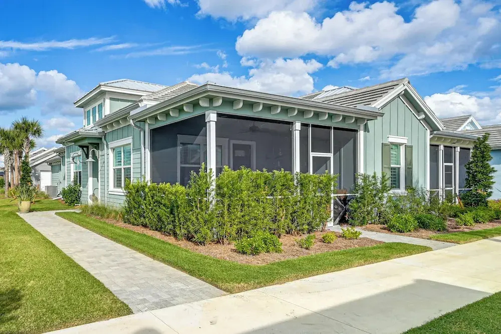 3 Mi to Naples Beach! Couple's Resort Getaway