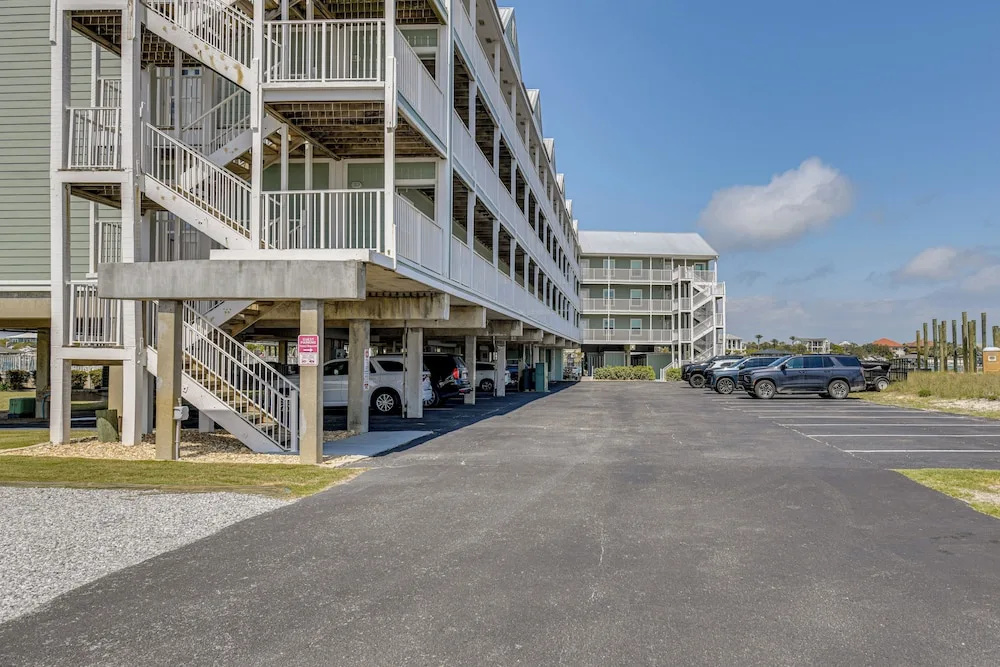 Fish, Swim & Dine: Ocean-view Orange Beach Condo