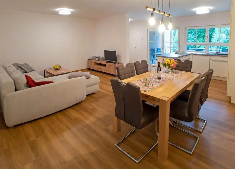 3 Bedrooms Apartment