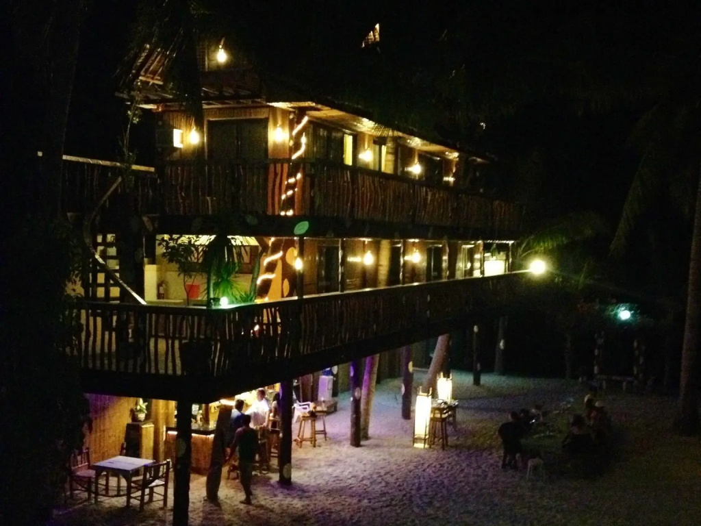 Bamboo House Beach Lodge & Restaurant