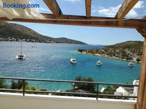 Nice Apartment in Grebastica