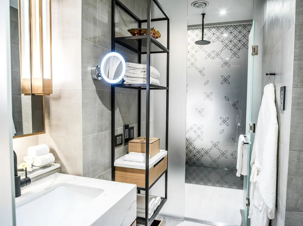 Single Suite (single bed)