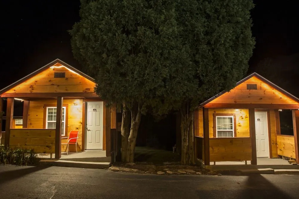 King Hendrick Motel